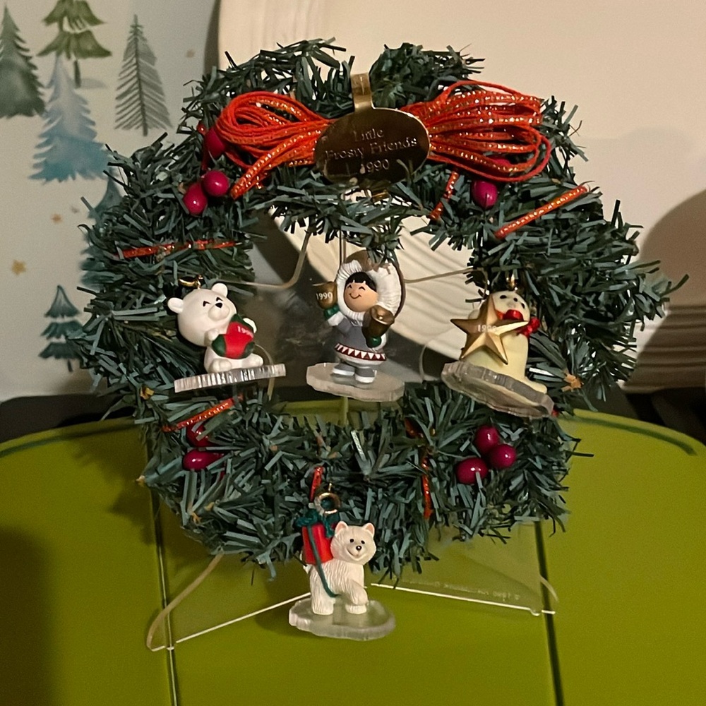 Hallmark Little Frosty Friends Wreath AND 4 miniatures! Christmas Ornaments